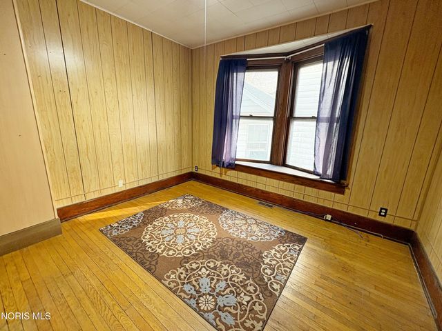 933 N Main Street, Bowling Green, OH 43402