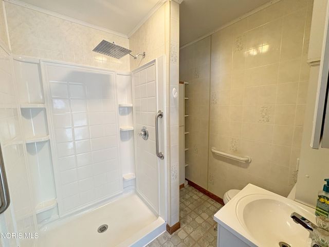 933 N Main Street, Bowling Green, OH 43402