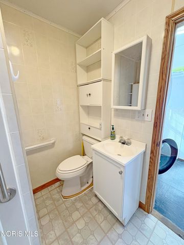 933 N Main Street, Bowling Green, OH 43402