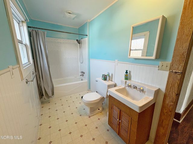 933 N Main Street, Bowling Green, OH 43402