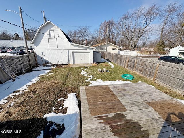 933 N Main Street, Bowling Green, OH 43402