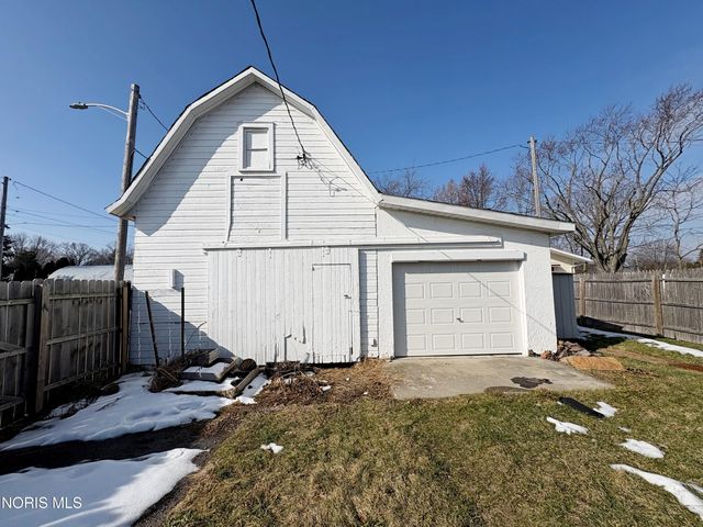 933 N Main Street, Bowling Green, OH 43402