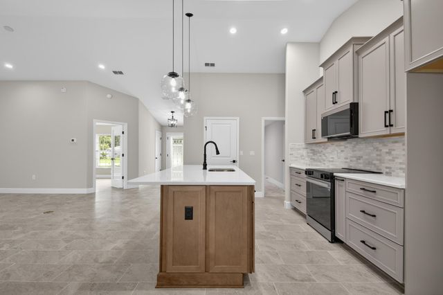 30 Edith Pope Dr, Palm Coast, FL 32164