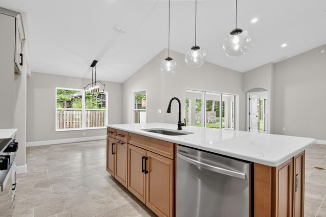 30 Edith Pope Dr, Palm Coast, FL 32164