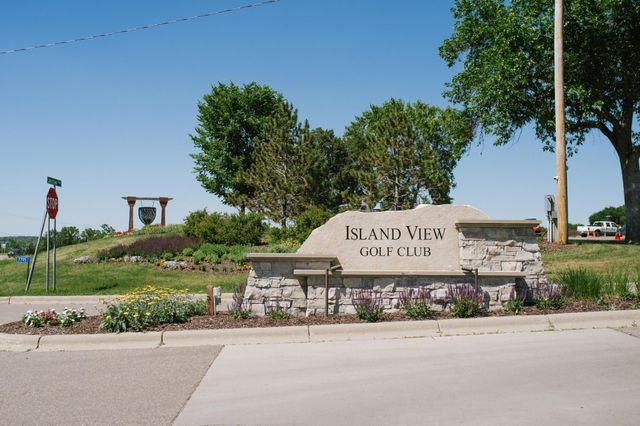 642 Sierra Parkway, Waconia, MN 55387