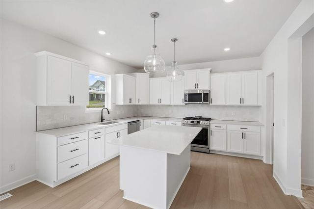642 Sierra Parkway, Waconia, MN 55387