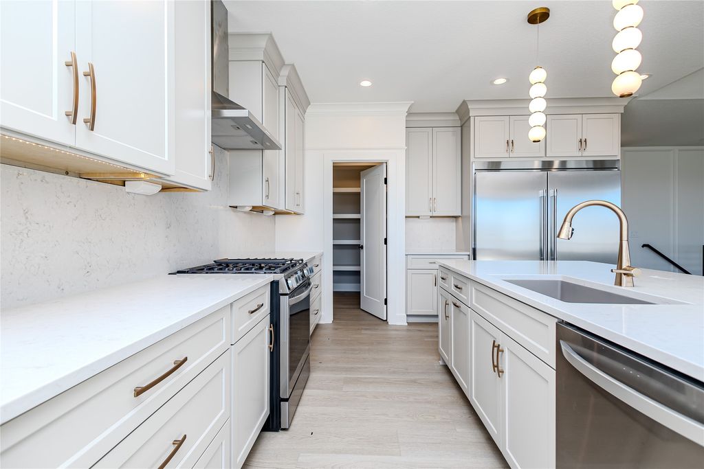 4635 178th Street, Urbandale, IA 50323