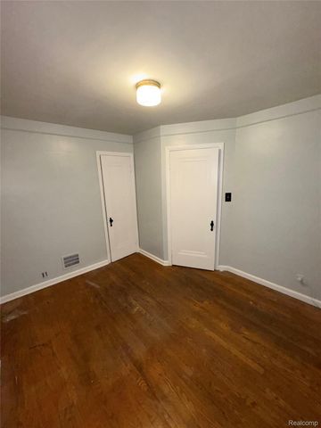 15050 Camden Avenue, Eastpointe, MI 48021