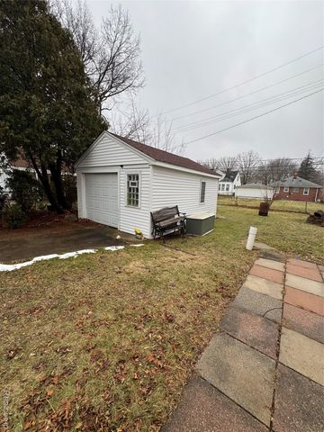 15050 Camden Avenue, Eastpointe, MI 48021