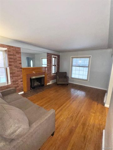 15050 Camden Avenue, Eastpointe, MI 48021