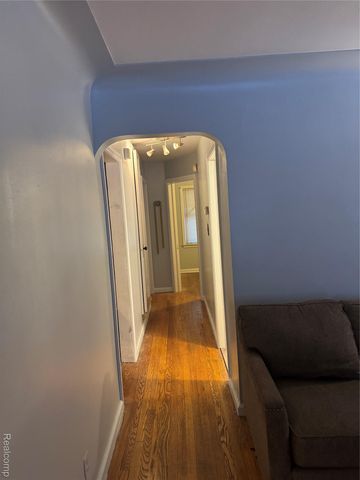 15050 Camden Avenue, Eastpointe, MI 48021