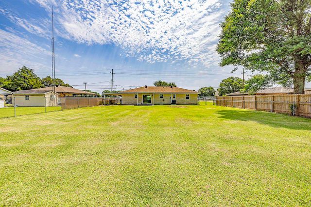1320 Tiger Dr, Thibodaux, LA 70301
