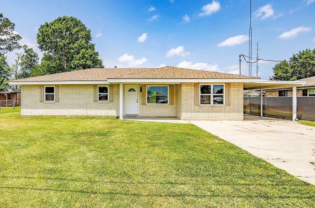 1320 Tiger Dr, Thibodaux, LA 70301
