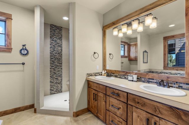 16593 SW Ranchview Road, Powell Butte, OR 97753