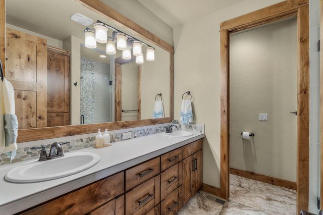 16593 SW Ranchview Road, Powell Butte, OR 97753