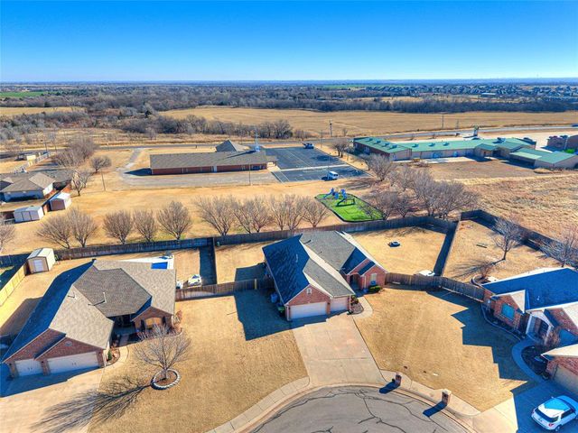 176 Cypress N.W Street, Piedmont, OK 73078