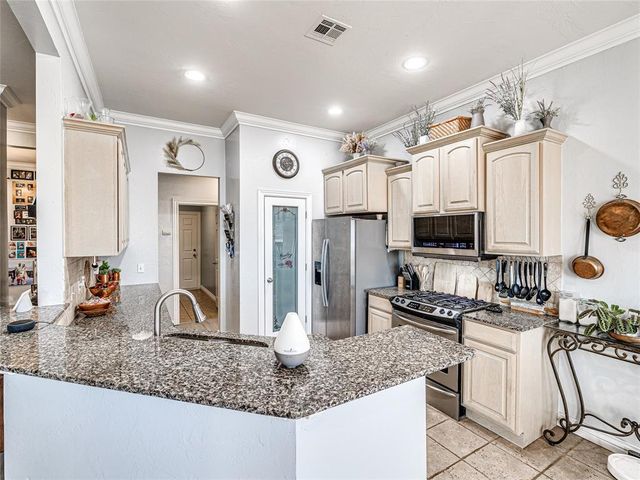 176 Cypress N.W Street, Piedmont, OK 73078