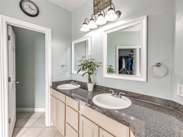 176 Cypress N.W Street, Piedmont, OK 73078