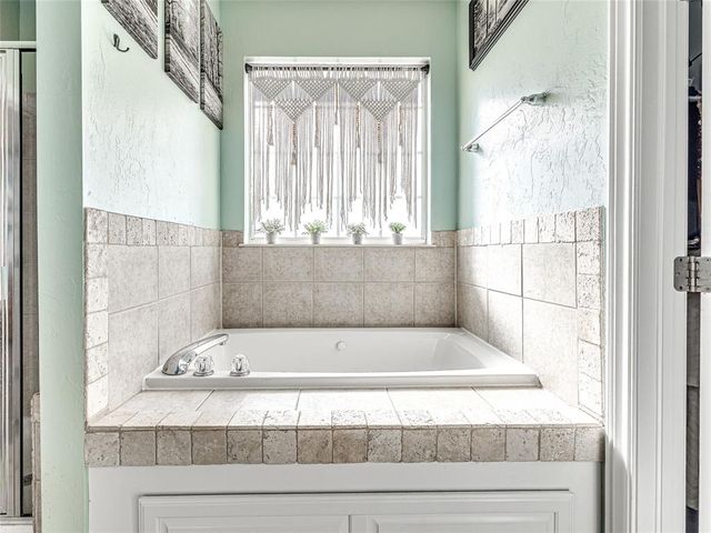 176 Cypress N.W Street, Piedmont, OK 73078