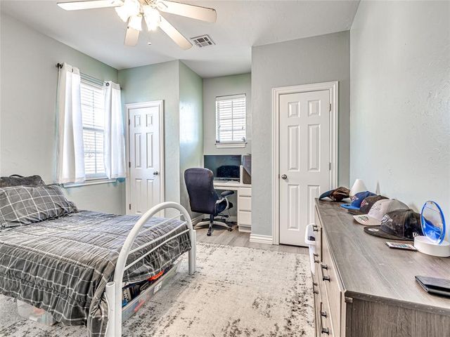 176 Cypress N.W Street, Piedmont, OK 73078