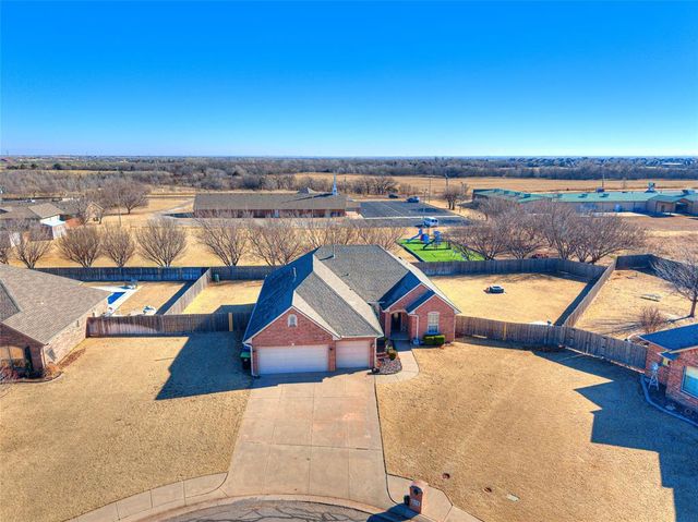 176 Cypress N.W Street, Piedmont, OK 73078