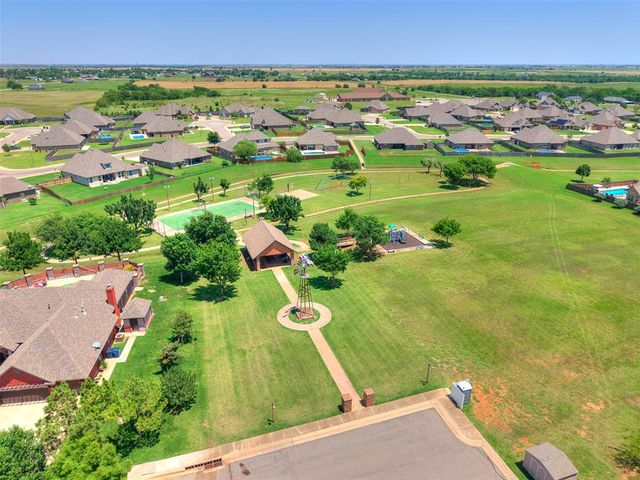 176 Cypress N.W Street, Piedmont, OK 73078