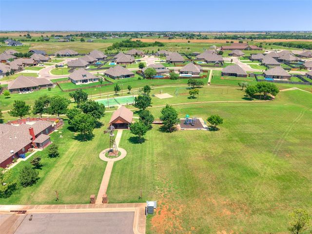 176 Cypress N.W Street, Piedmont, OK 73078