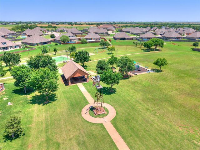 176 Cypress N.W Street, Piedmont, OK 73078