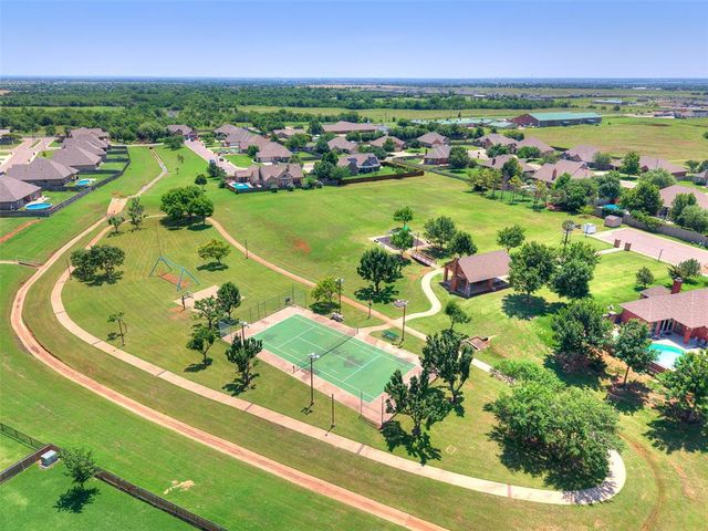 176 Cypress N.W Street, Piedmont, OK 73078