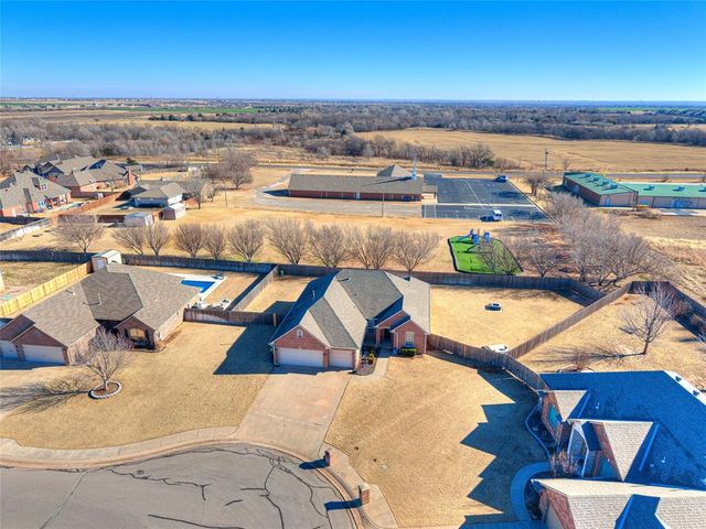 176 Cypress N.W Street, Piedmont, OK 73078