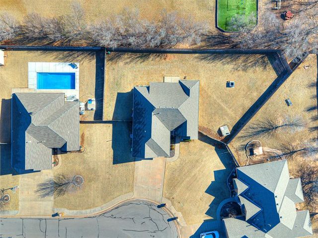 176 Cypress N.W Street, Piedmont, OK 73078