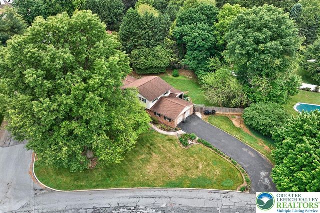 797 Barrymore Lane, Bethlehem City, PA 18017