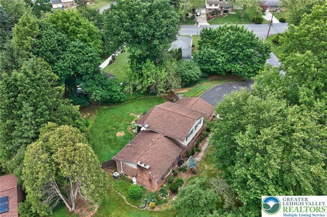 797 Barrymore Lane, Bethlehem City, PA 18017