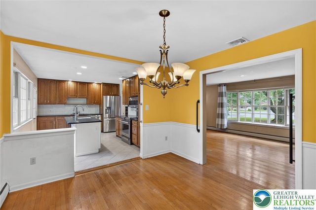 797 Barrymore Lane, Bethlehem City, PA 18017
