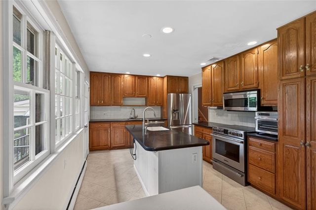 797 Barrymore Lane, Bethlehem City, PA 18017