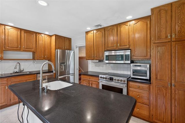797 Barrymore Lane, Bethlehem City, PA 18017