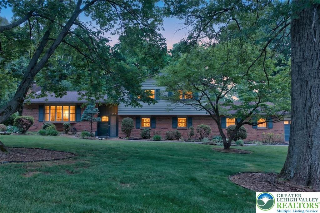 797 Barrymore Lane, Bethlehem City, PA 18017
