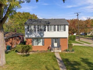 102 Lois Lane, Mount Clemens, MI 48043