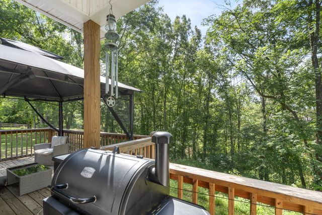 1505 E Piney Rd, Dickson, TN 37055