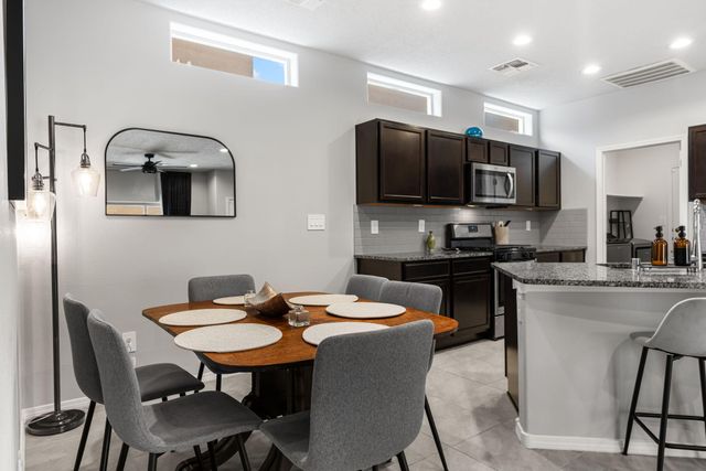 1517 Tierra Verde Loop NW, Los Lunas, NM 87031