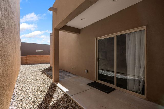 1517 Tierra Verde Loop NW, Los Lunas, NM 87031