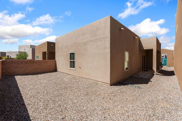 1517 Tierra Verde Loop NW, Los Lunas, NM 87031