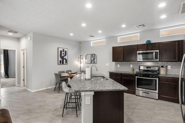 1517 Tierra Verde Loop NW, Los Lunas, NM 87031