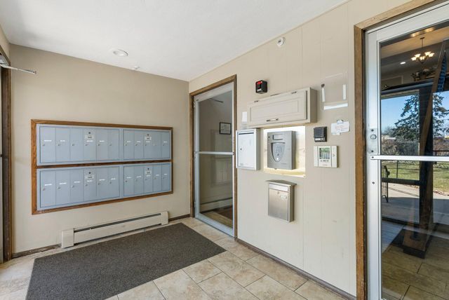 4380 Brookside Court 103, Edina, MN 55436