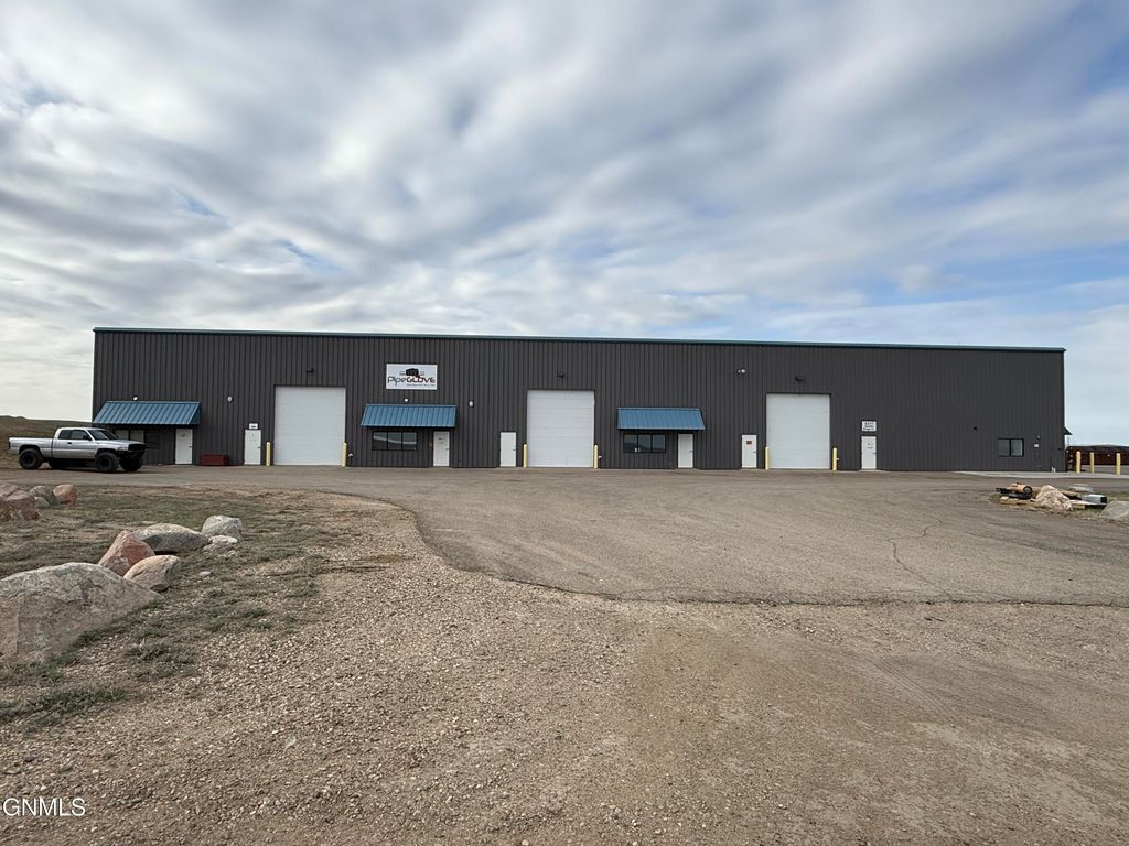 5317 Saddle Ridge Circle, Williston, ND 58801