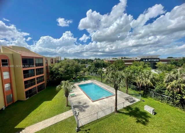 9405 W Flagler St D403, Miami, FL 33174