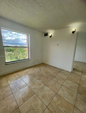 9405 W Flagler St D403, Miami, FL 33174