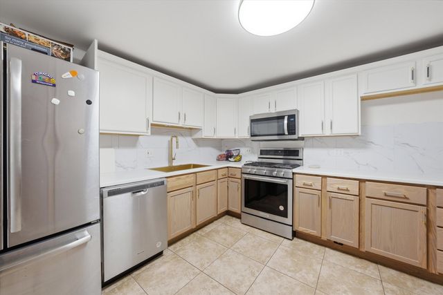 277 W Raye Drive, Chicago Heights, IL 60411