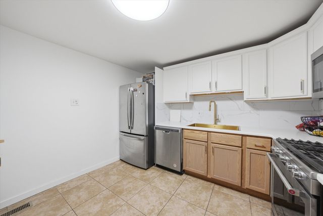 277 W Raye Drive, Chicago Heights, IL 60411