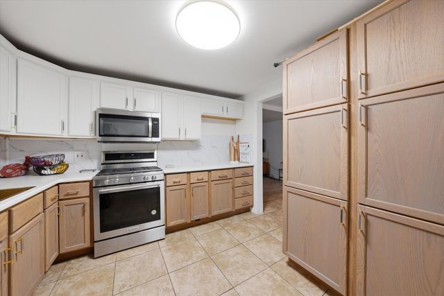 277 W Raye Drive, Chicago Heights, IL 60411